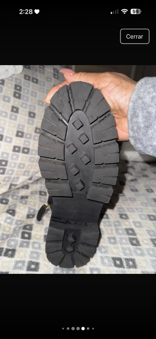 Botín cuero suela track con hebilla