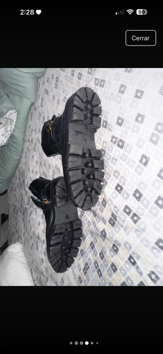 Botín cuero suela track con hebilla