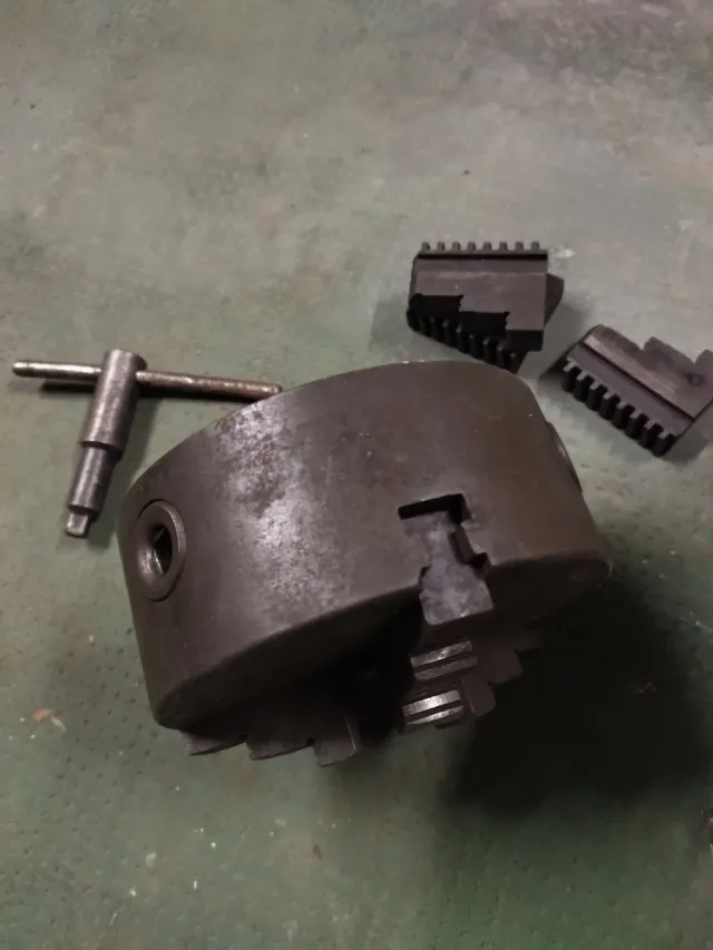 Plato Torno 135mm + Llave y Mordazas