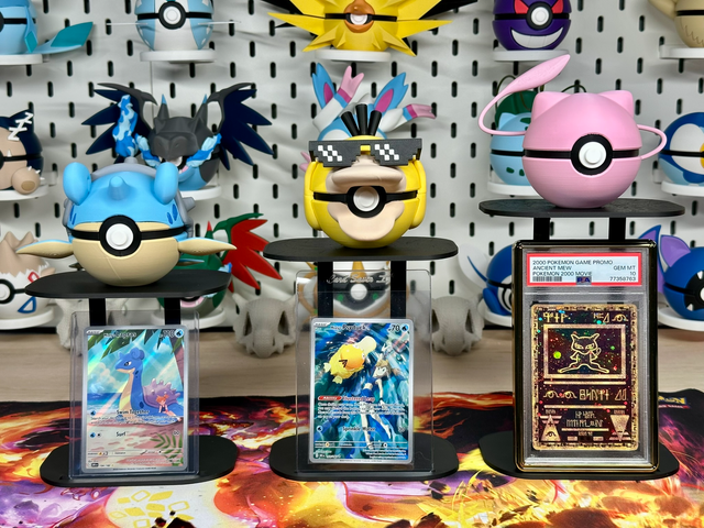 Funko Pop y Tarjeta Pokémon Slab