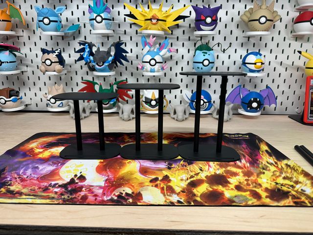 Funko Pop y Tarjeta Pokémon Slab