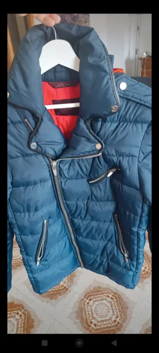 Chaqueta Zara hombre azul con forro rojo