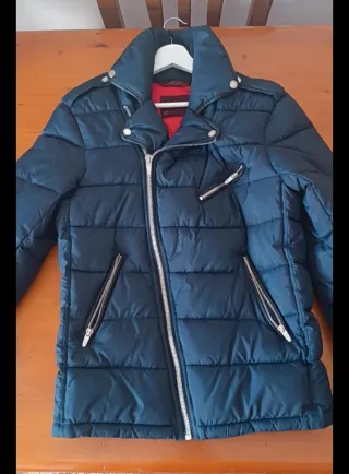 Chaqueta Zara hombre azul con forro rojo