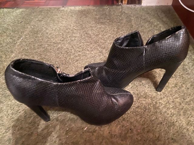 Stivaletti neri con tacco alto taglia 37