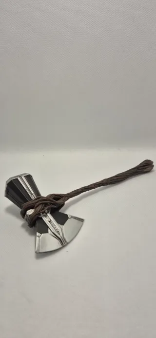 Hacha Stormbreaker Thor Escala 1:6