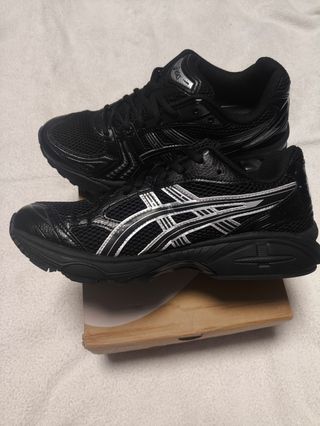 Asics Gel Kayano 14 Talla 44.5 Negras/Grises
