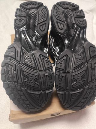 Asics Gel Kayano 14 Talla 44.5 Negras/Grises