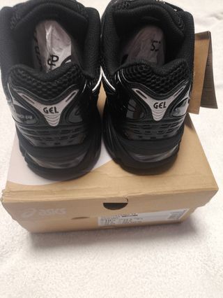 Asics Gel Kayano 14 Talla 44.5 Negras/Grises