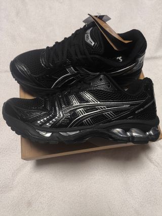 Asics Gel Kayano 14 Talla 44.5 Negras/Grises