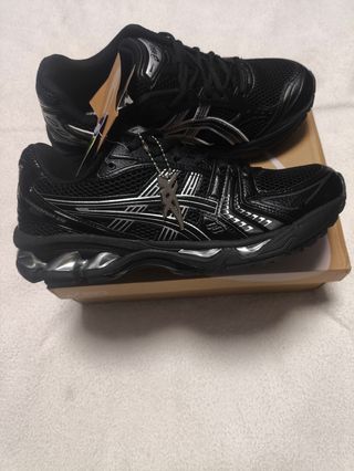Asics Gel Kayano 14 Talla 44.5 Negras/Grises