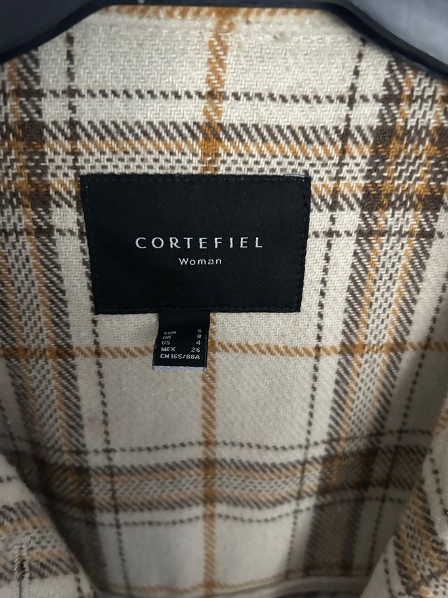 Chaqueta cuadros Cortefiel beige y marrón