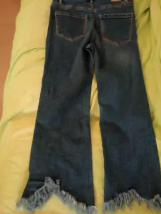 Pantalón tejano mujer flare deshilachado