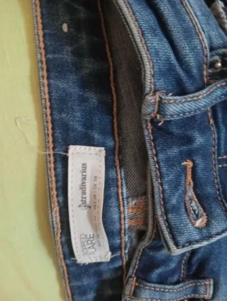 Pantalón tejano mujer flare deshilachado