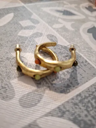 Pendientes dorados Parfois con piedras