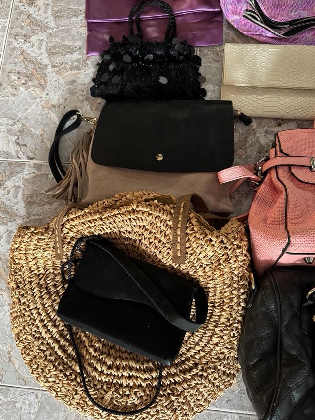 Lote de bolsos: dorado, rosa y negro