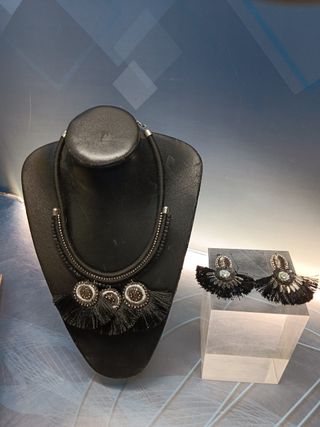 Lote bisutería, collar y pendientes a juego