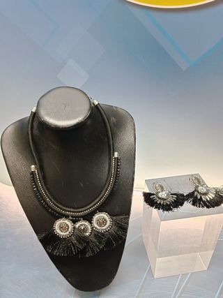 Lote bisutería, collar y pendientes a juego