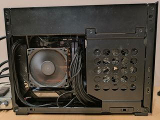 PC Gaming Mini-ITX Ryzen 7 7700 RX 9070 XT