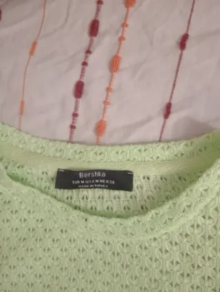 Blusa Bershka verde encaje manga corta