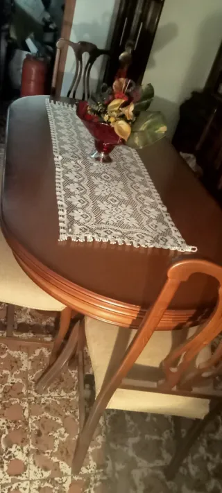 Muebles comedor vintage: armario, mesa y sillas