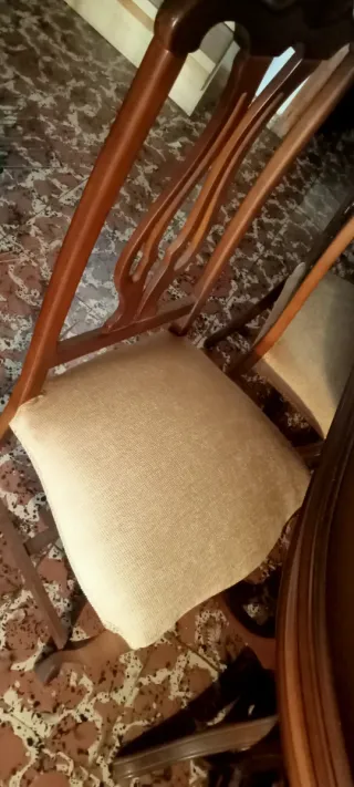 Comedor vintage: mesa y sillas REGALO aparador