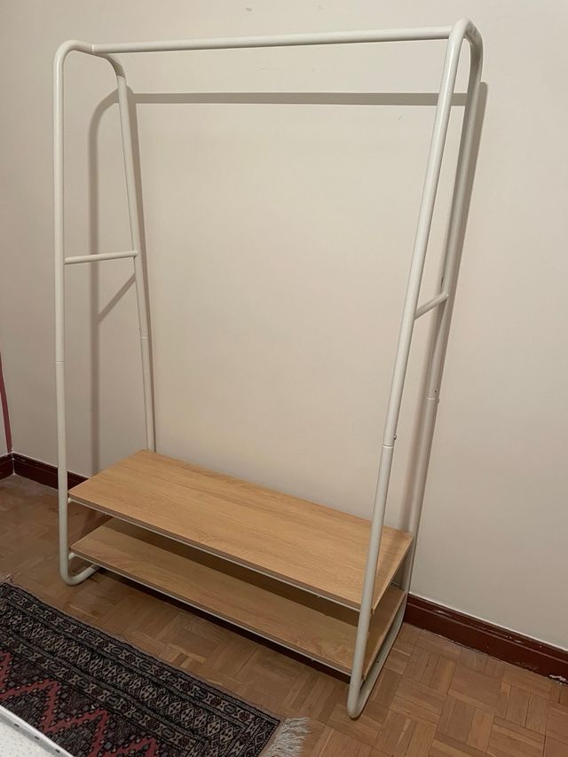 Porta abiti in metallo e legno