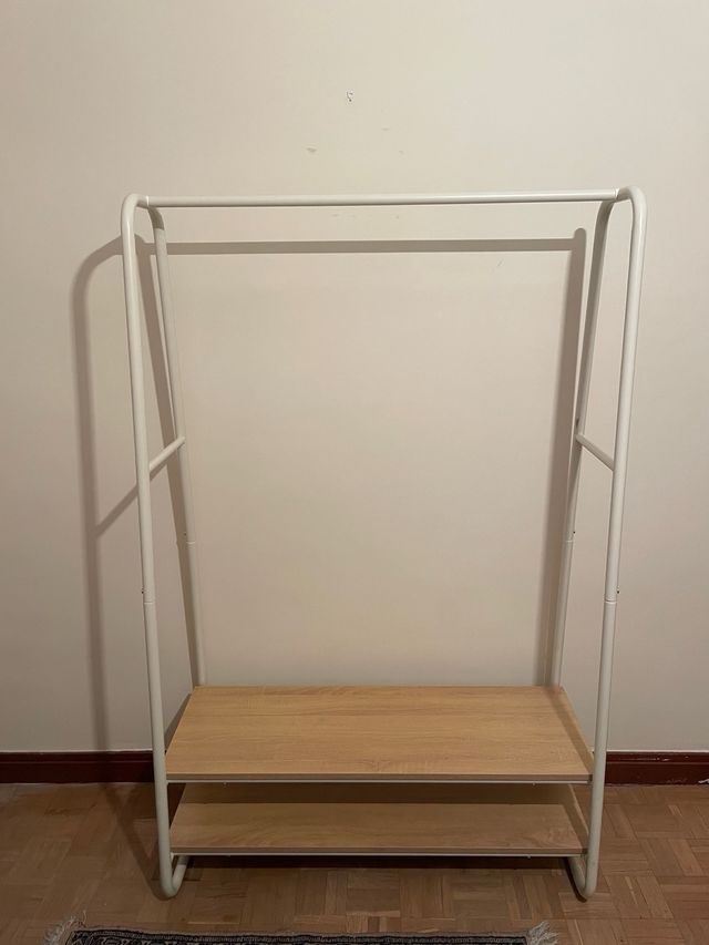 Porta abiti in metallo e legno