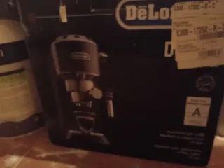 Cafetera DeLonghi Dedica EC685BK