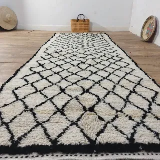 Alfombra Beige y Negra Tejida