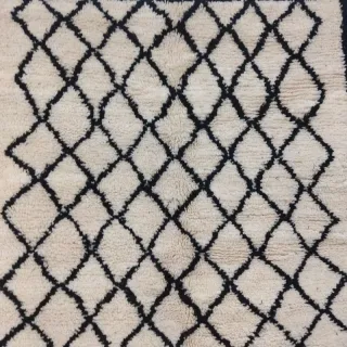 Alfombra Beige y Negra Tejida