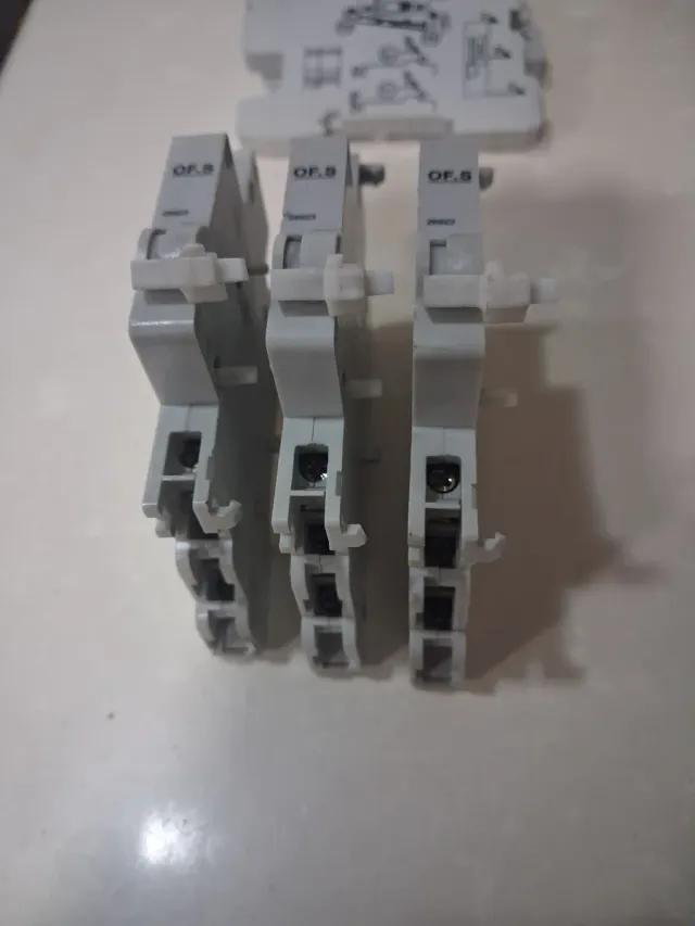 Contactos auxiliares Schneider