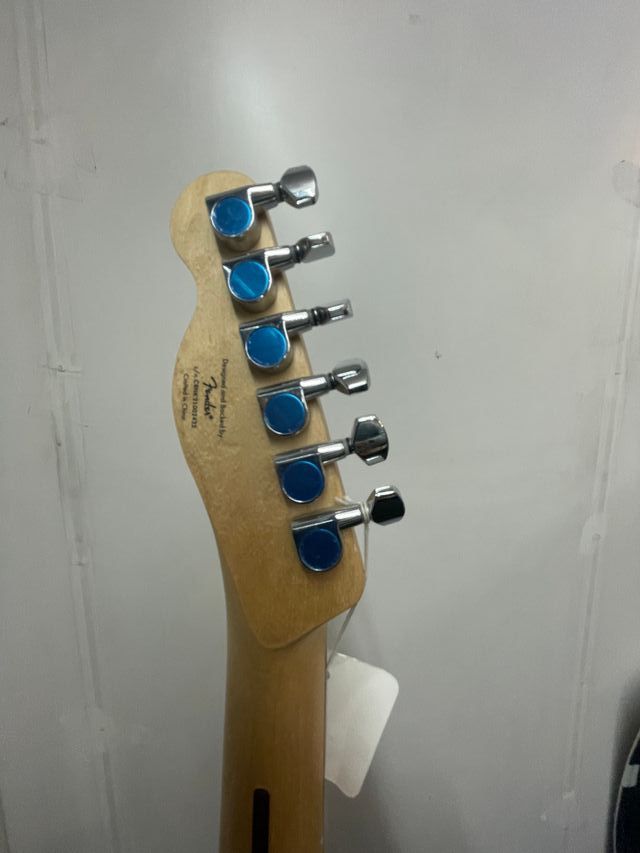 Squier by Fender Telecaster Sunburst.