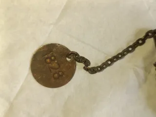 Mechero antiguo con cadena y medallón 1828