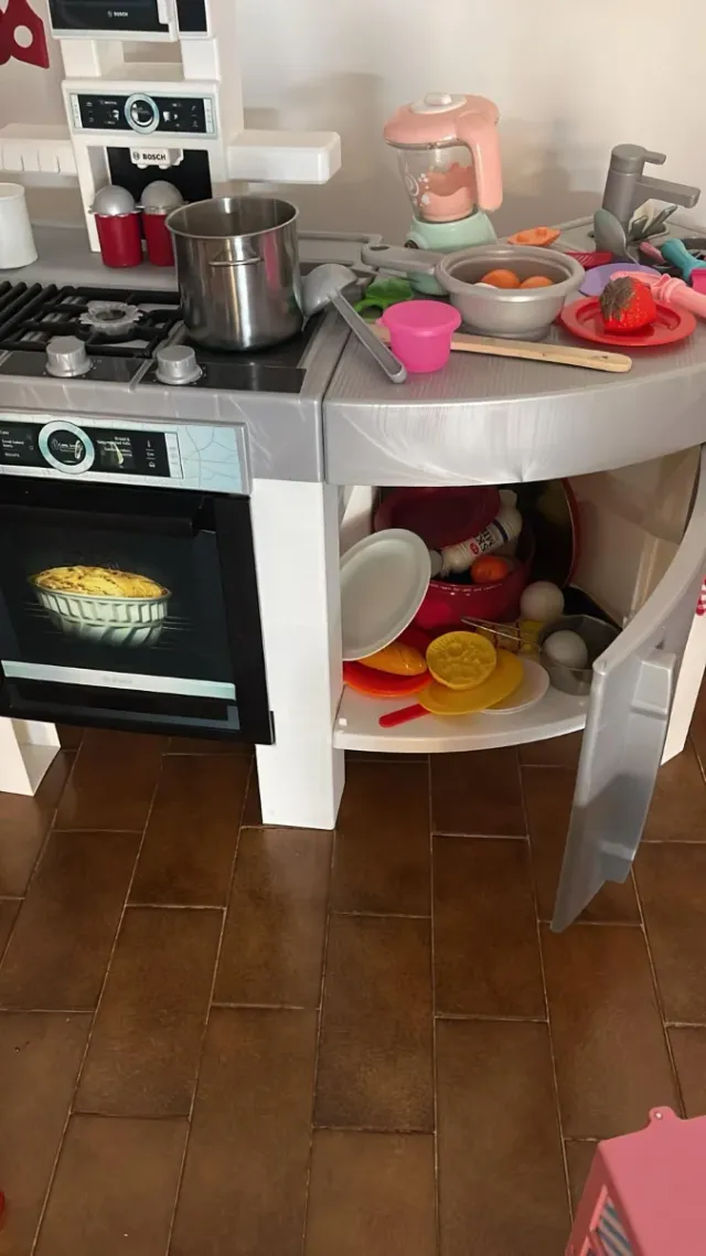 Cucina giocattolo Bosch con vari accessori