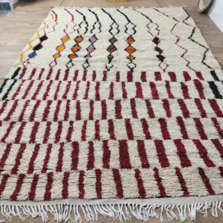 Tappeto di lana beige e multicolore