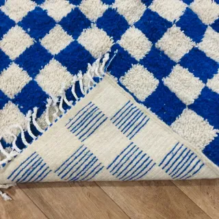 Alfombra de lana a cuadros azul y blanco