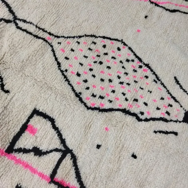 Alfombra de lana beige y rosa