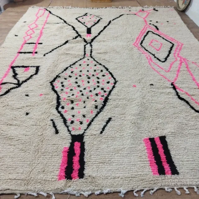 Alfombra de lana beige y rosa