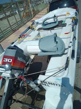 Barca PVC + Motor Mariner 30cv + Remolque