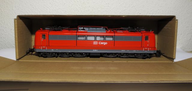 SCATOLA PER RIPOSTIGLIO LOCOMOTIVA O CARROZZE H0