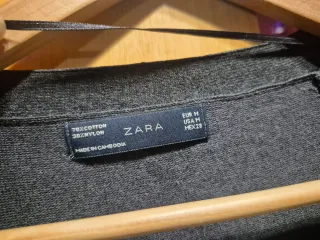 Chaquetita tejida gris y blanca