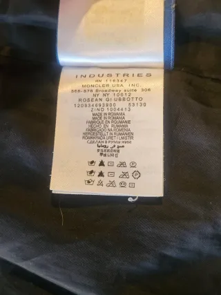 Plumífero largo Moncler negro con capucha