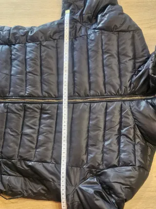 Plumífero largo Moncler negro con capucha
