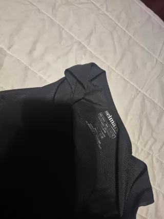 Blusa negra sin mangas