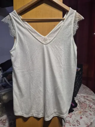 Blusa blanca con encaje