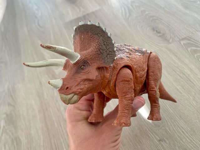 Juguete Dinosaurio Triceratops