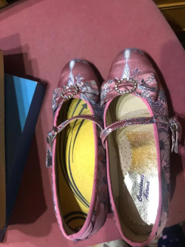 Traje de Fallera Niña 8-10 años.Dos corpiños y zap