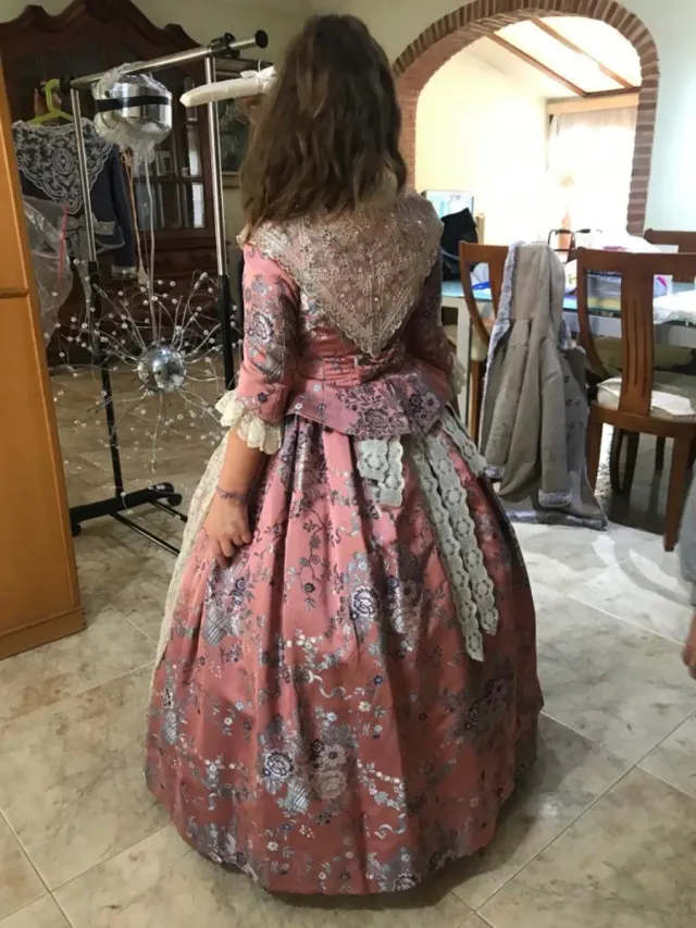 Traje de Fallera Niña 8-10 años.Dos corpiños y zap