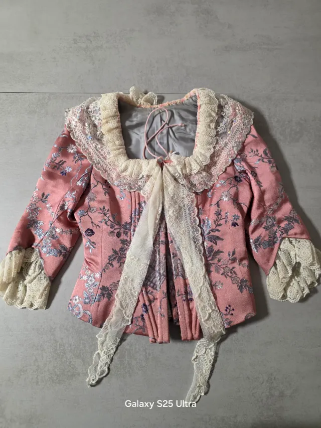 Traje de Fallera Niña 8-10 años.Dos corpiños y zap