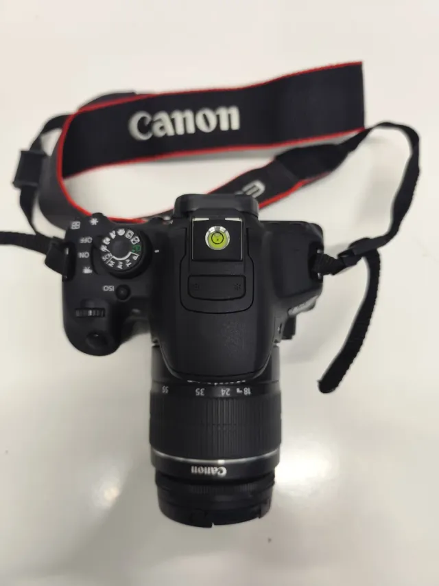 Câmera Canon EOS 700D 18-55mm Preta